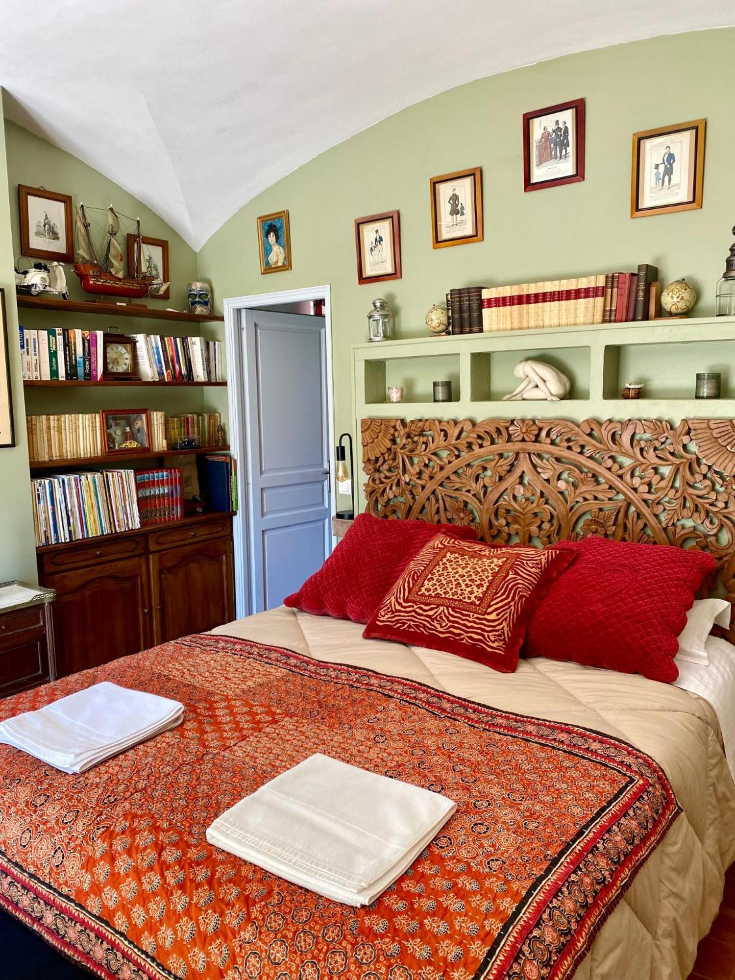 Domaine Du Commandeur Bed & Breakfast Mondragon Exterior photo